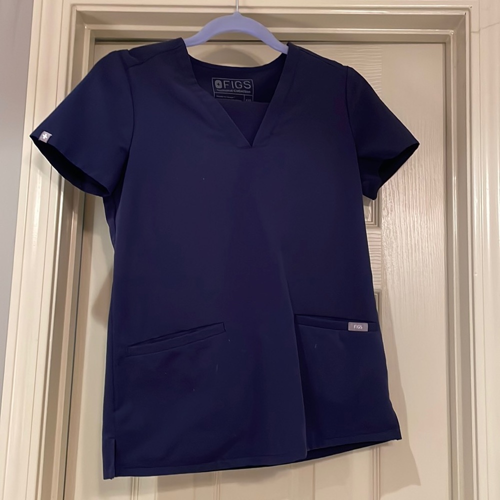 Figs Women's Navy Blue Three-Pocket Scrub Top